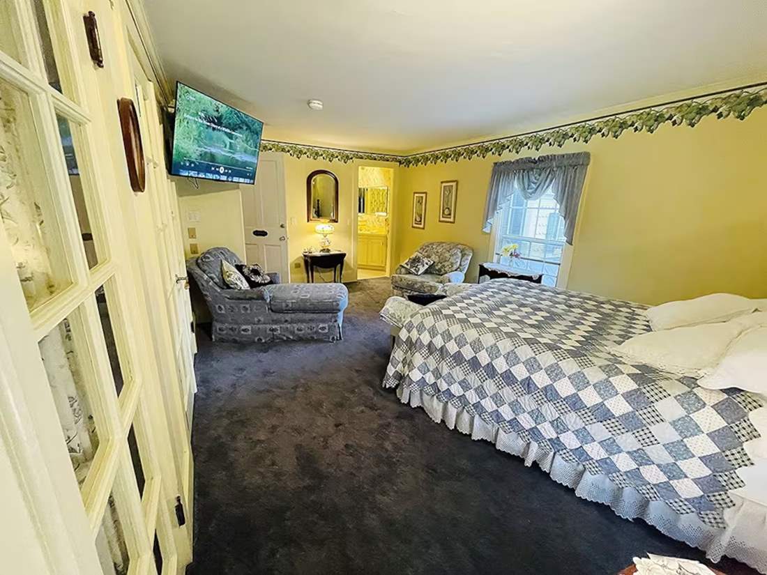 Runaway Manor room