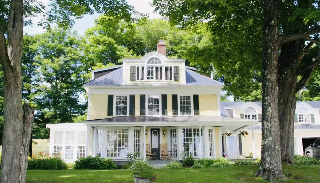 THE MANOR