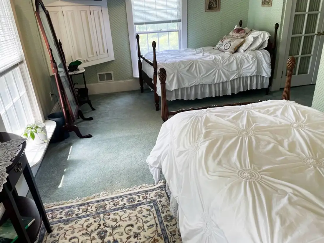 Runaway Manor room
